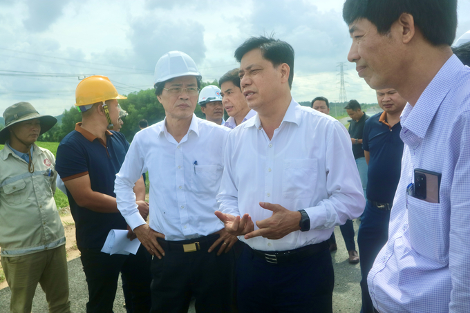 Thứ trưởng Nguyễn Ngọc Đông tại buổi kiểm tra dự án