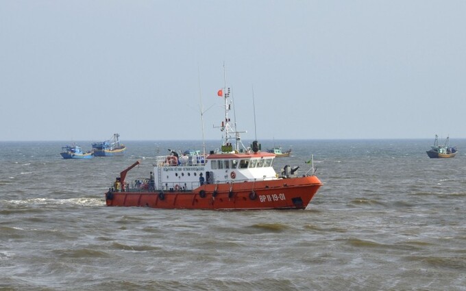 Tàu BP 11.19.01 của Bộ Chỉ huy Bộ đội Biên phòng Bình Thuận tham gia tìm kiếm các thuyền viên tàu cá BTh 97478 TS những ngày qua (ảnh: ND)