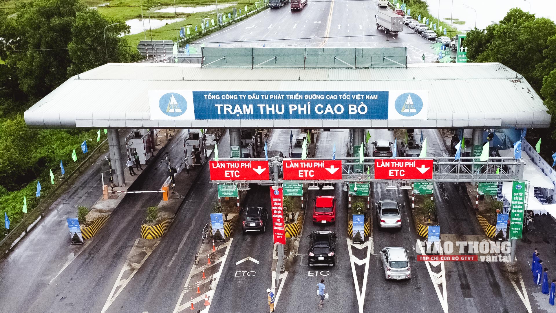 Tất cả các trạm thu phí tuyến Cầu Giẽ - Ninh Bình từ 23h45 ngày 20/7/2022 đều đã lắp đặt làn ETC, vượt tiến độ từ 5 đến 10 ngày theo yêu cầu của Chính phủ và rút ngắn khoảng 45 ngày so với hợp đồng.