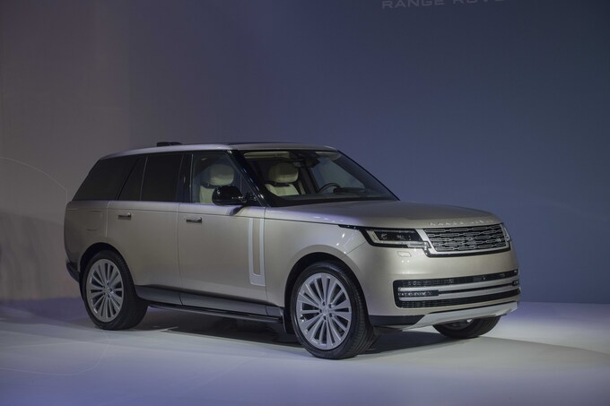 Range Rover Mới cũng là mẫu xe Land Rover đầu tiên trang bị tính năng cân bằng thân xe Dynamic Response Pro. 