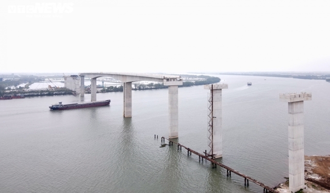 Cầu vượt sông Văn Úc thuộc dự án tuyến đường bộ ven biển nối TP.Hải Phòng và tỉnh Thái Bình - Ảnh: Minh Khang
