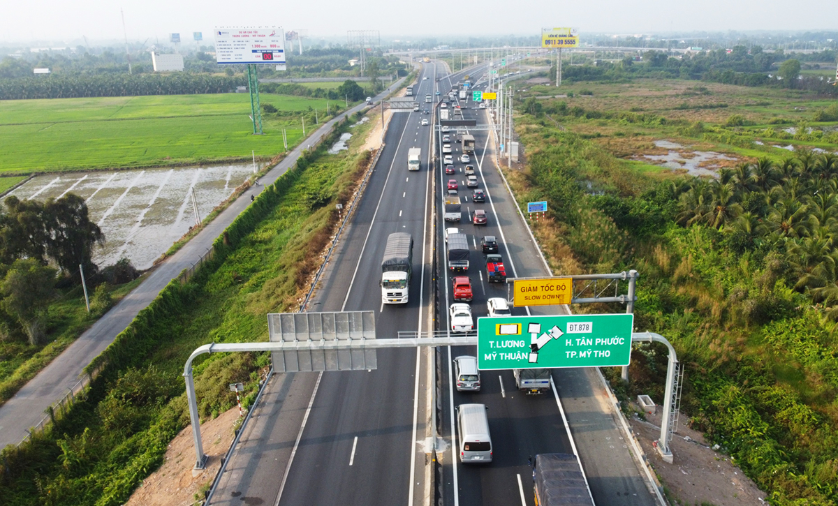 Việc chậm đưa vào thu phí cao tốc Trung Lương - Mỹ Thuận được nhìn nhận là gây ra nhiều hệ quả, thiệt hại.