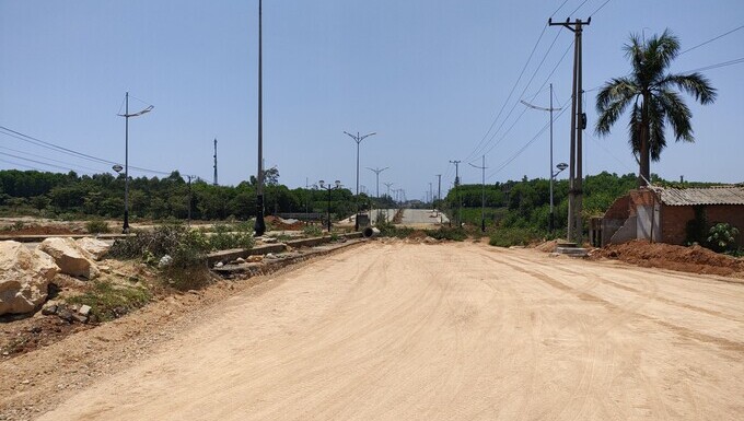 Lạ lùng dự án đường 9,6km ở Quảng Ngãi thi công 8 năm chưa xong - Ảnh 2.
