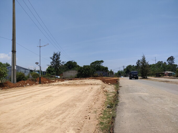 Lạ lùng dự án đường 9,6km ở Quảng Ngãi thi công 8 năm chưa xong - Ảnh 3.
