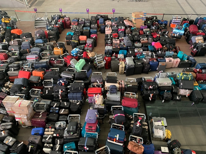 Núi hành lý thất lạc ở sân bay Heathrow, Anh