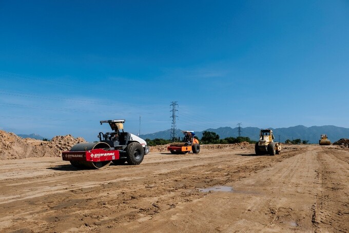 Thi công dự án cao tốc Bắc - Nam đoạn Cam Lâm - Vĩnh Hảo