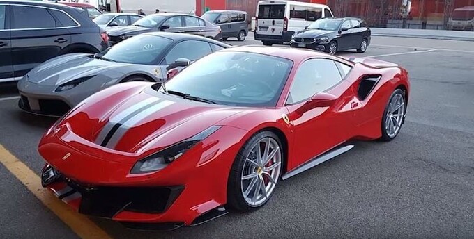 Tổng cộng có 23.555 siêu xe Ferrari dính lỗi trong đợt triệu hồi này.