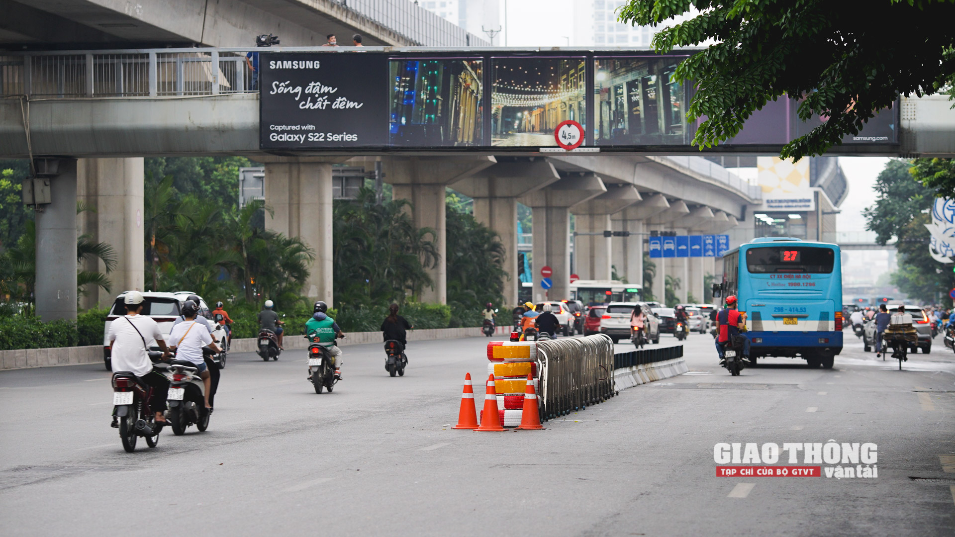 Công tác tổ chức lại giao thông đường Nguyễn Trãi, quận Thanh Xuân, TP.Hà Nội đã được triển khai lắp đặt trong đêm ngày 5/8 với 748m dải phân cách. Việc tổ chức lại giao thông nhằm “giải cứu” tình trạng ùn ứ giao thông vào các khung giờ cao điểm tại tuyến đường