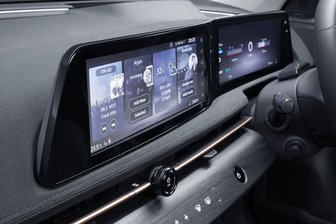 Nissan Ariya trang bị hệ thống 2 màn hình.