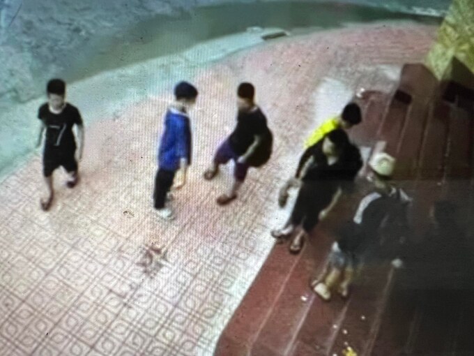 Hình ảnh nhóm cướp nhí chém người cướp tài sản tại quận Hà Đông
