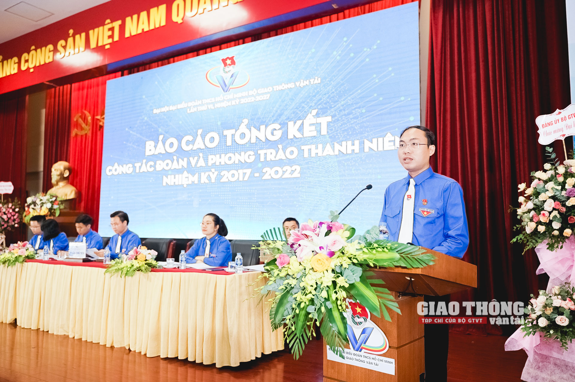 Đồng chí Nguyễn Giao Linh báo cáo tổng kết công tác đoàn và phong trào thanh niên nhiệm kỳ 2017 - 2022