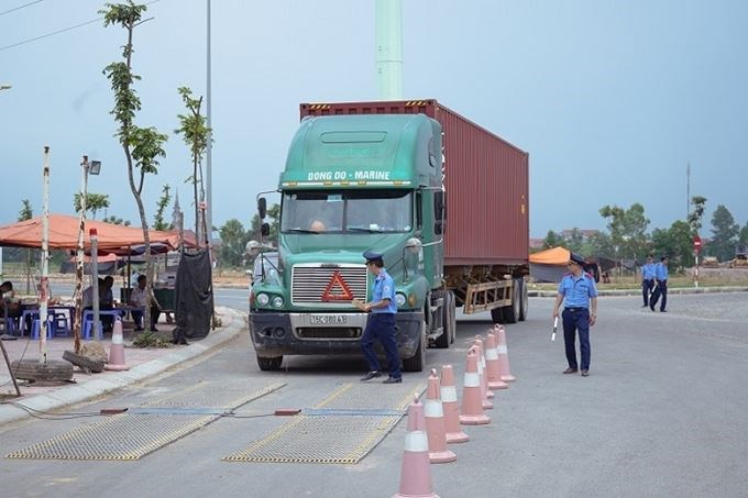 Lực lượng Thanh tra GTVT Bắc Giang mở đợt cao điểm xử lý vi phạm hành lang ATGT đường bộ, xe quá khổ, quá tải vi phạm.