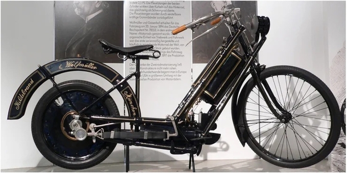 Hildebrand & Wolfmüller là chiếc xe máy sản xuất gần như đầu tiên trên thế giới vào năm 1894.