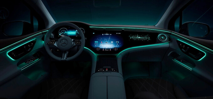 , Mercedes-Benz EQE được trang bị màn hình MBUX Hyperscreen.