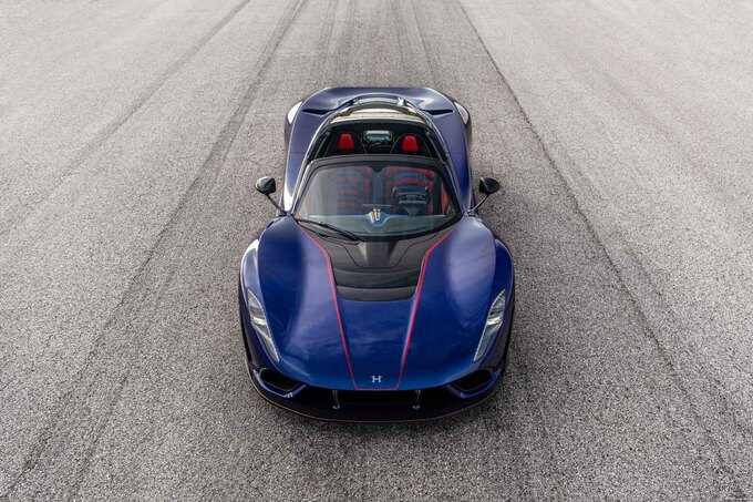 Nhà sản xuất mong muốn chiếc xe sẽ đạt tốc độ hơn 300 mph (483 km / h).
