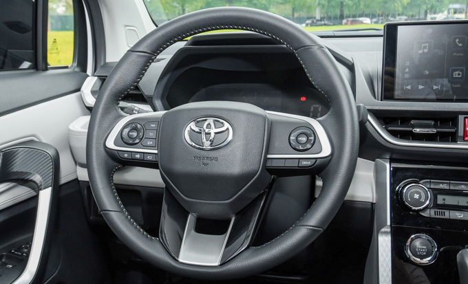 Vô-lăng Toyota Veloz Cross 2022 được cản nhận là rung lắc khá cao.