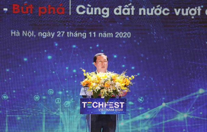Bộ trưởng Huỳnh Thành Đạt