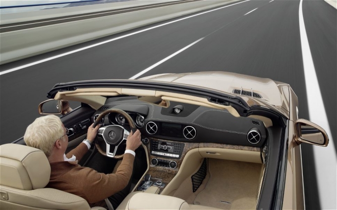 2013-mercedes-benz-sl-class-interior-with-driver