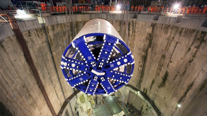 TBM-Elizabeth-lowered-into-launch-chamber-40-metre