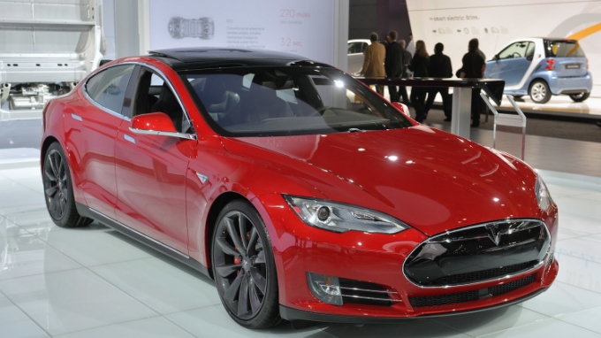 3090976_01-tesla-model-s-p85d-detroit-1