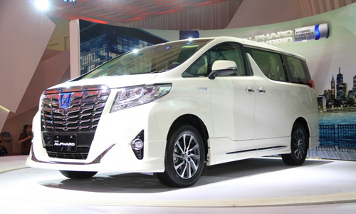 Toyota-Alphard-Hybrid-front-th-1756-4557