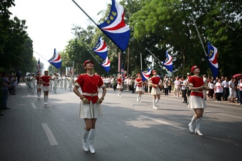 200-canh-sat-quoc-te-dien-quan-nhac-tren-duong-pho