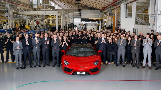 lamborghini-aventador-production-milestone-5000-un