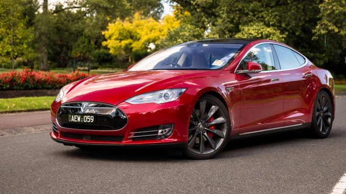 2016-tesla-model-s-p90d-13