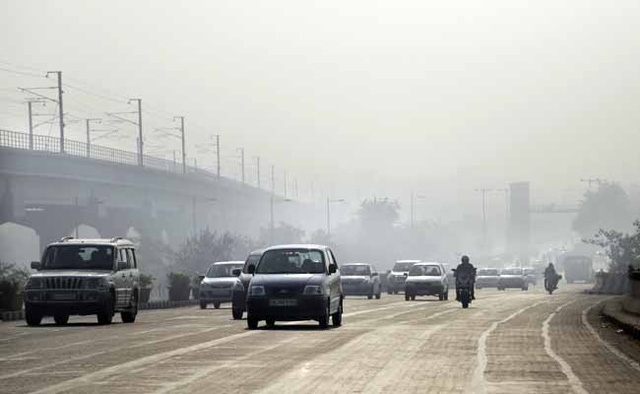delhi-traffic-pollution-ap-650x400-51451666753-147