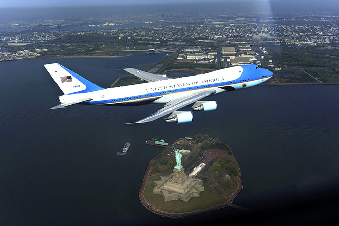 Air_Force_One_photo_op_incident_altered_by_DoD