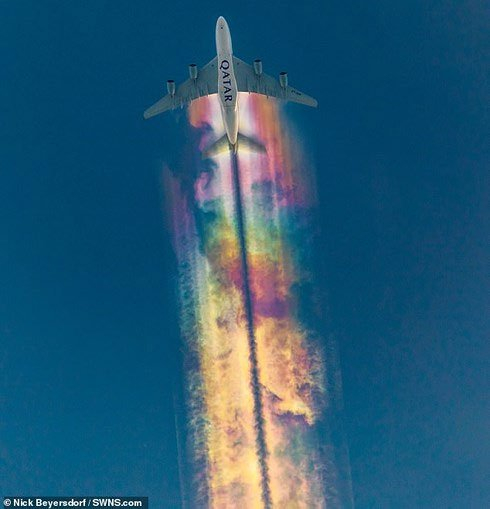 Cầu vồng rực rỡ trên bầu trời Đức do máy bay tạo ra | Tạp chí Giao ...