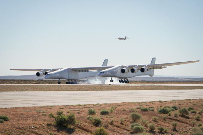 1059695071560525295001stratolaunch_ff02545