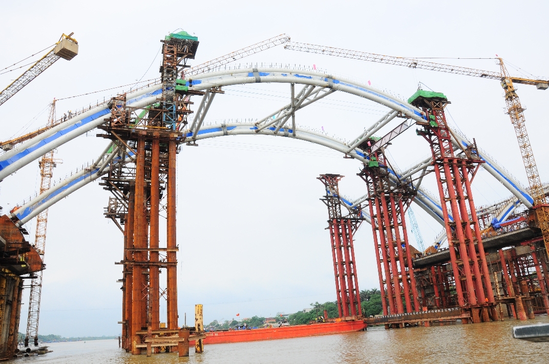 Lắp đặt thành công đốt vòm thép lớn nhất tại cầu Đông Trù- Ảnh 2.