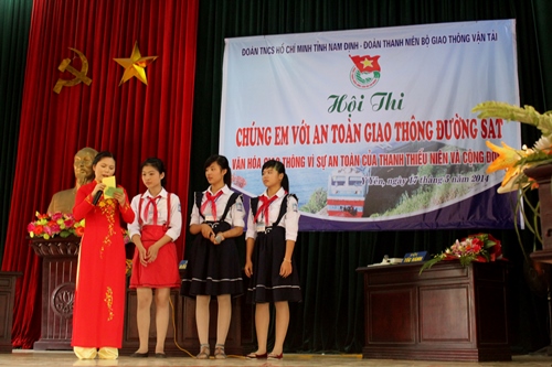 Đoàn Thanh niên Bộ tham gia xây dựng nông thông mới, truyên truyền ATGT tại Nam Định