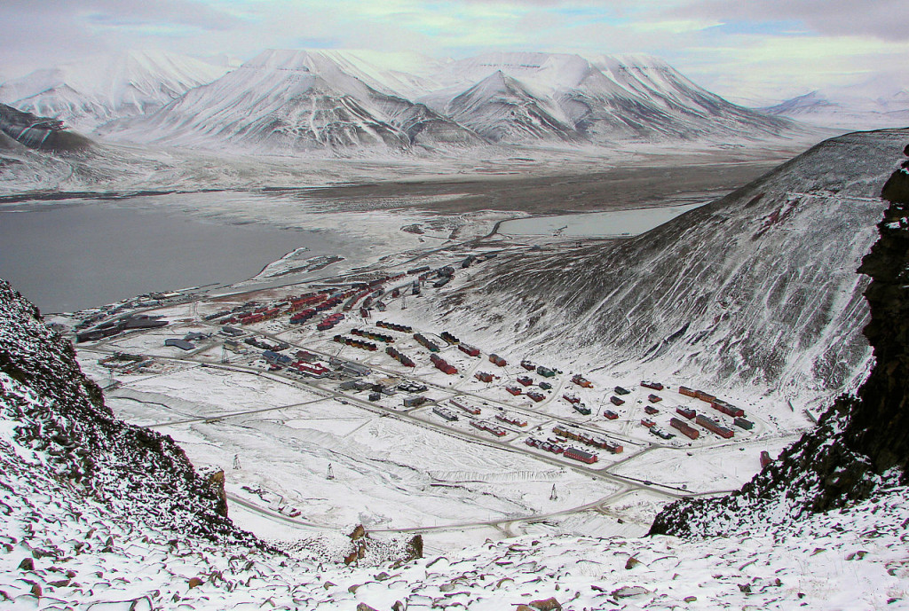 2996314_1280px-Longyearbyen-Adventsfjorden-And-Valley