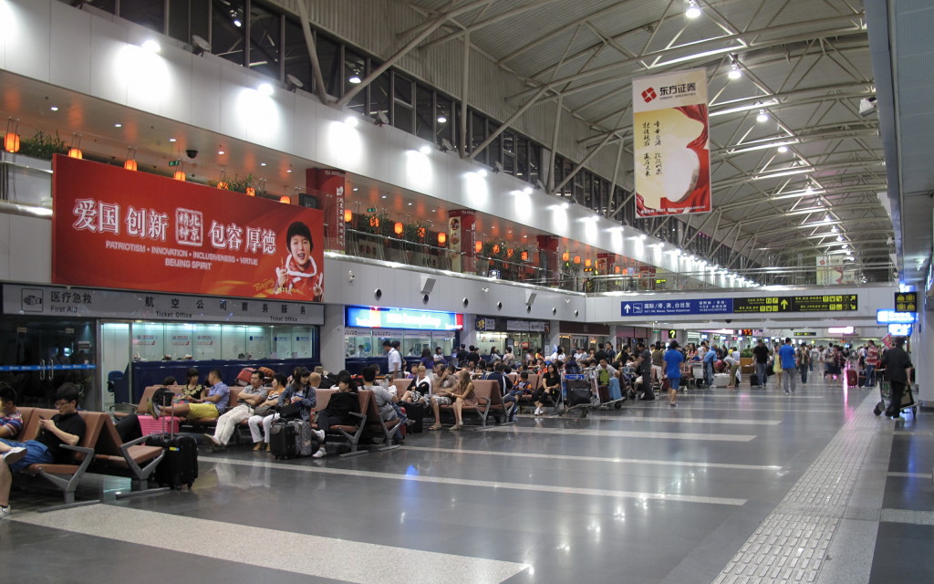 Beijing_Capital_International_Airport_T2_Departure_hall_20120814