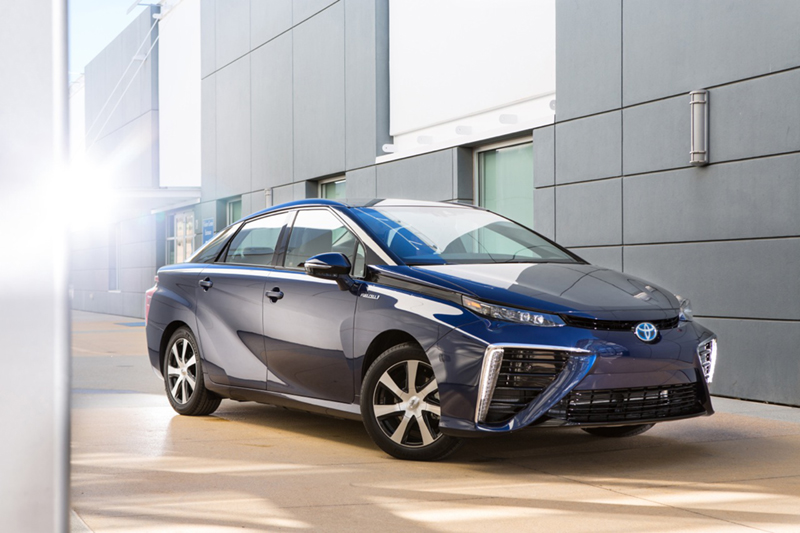 3004886_Toyota-Fuel-Cell-Vehicle-edited