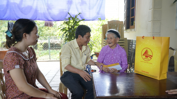 Mẹ Phan Thị Lý, 100 tuổi ở xã Hoa Thành huyện Yên 