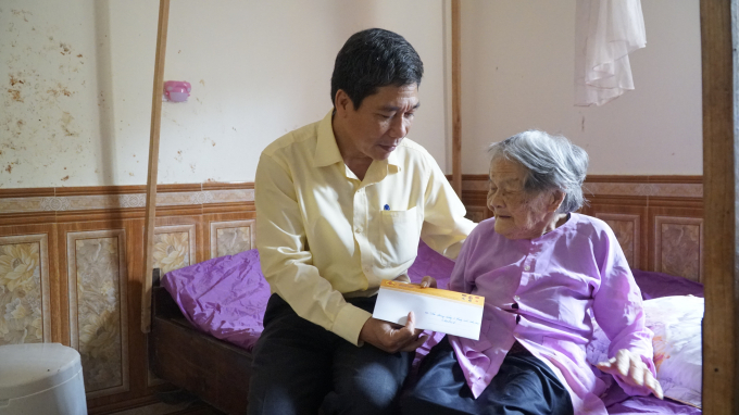 mẹ Việt Nam Anh hùng Đặng Thị Uyền, 99 tuổi ở xóm 
