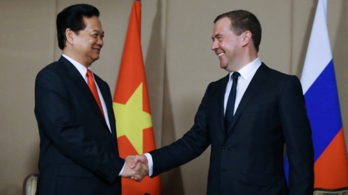 Thủ tướng Nguyễn Tấn Dũng bắt tay với người đồng c