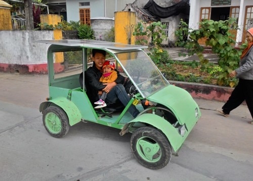 Học sinh Việt chế tạo thành công ô tô chạy bằng nă