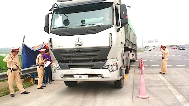 Cao tốc Nội Bài - Lào Cai với vấn nạn xe quá tải