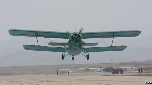 Một chiếc An-2 trong màu sơn mới của quân đội Bắc 