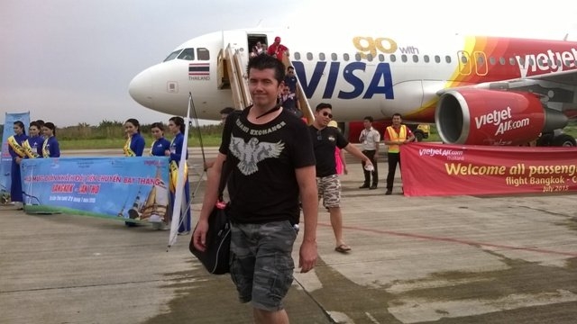 Một du khách từ Thái Lan đến sân bay Cần Thơ trong