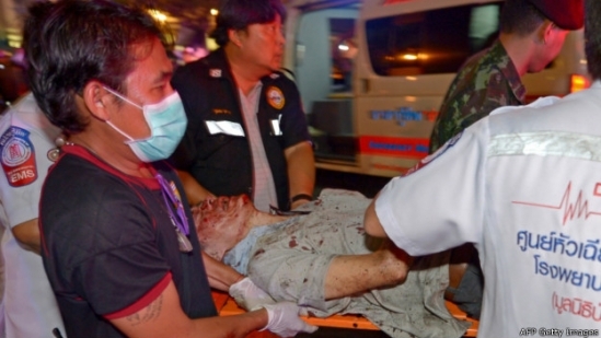 150817134747-resque-injured-person-bangkok-explosi