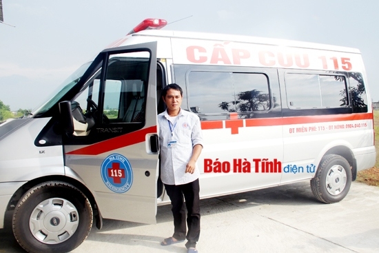 Thuê xe cấp cứu 115 đi rút hồ sơ cho con