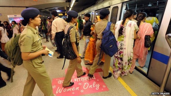 Một chuyến tàu chỉ phục vụ khách hàng nữ.