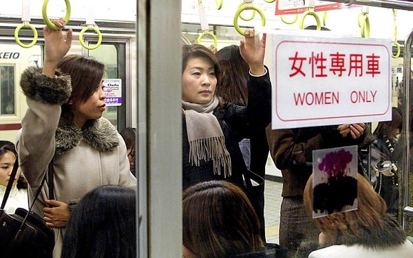 Tàu Women Only ở Tokyo, Nhật Bản.