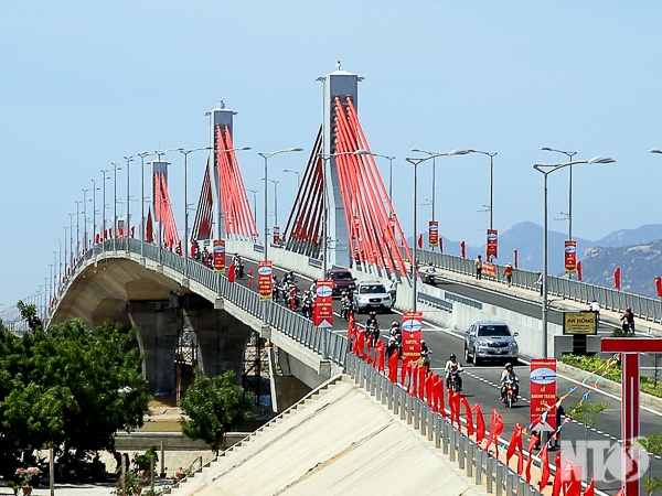 Cầu An Đông trong ngày khánh thành và thông xe.