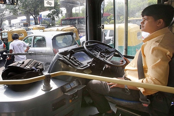 Saritha Vankadarath là nữ tài xế xe buýt đầu tiên 